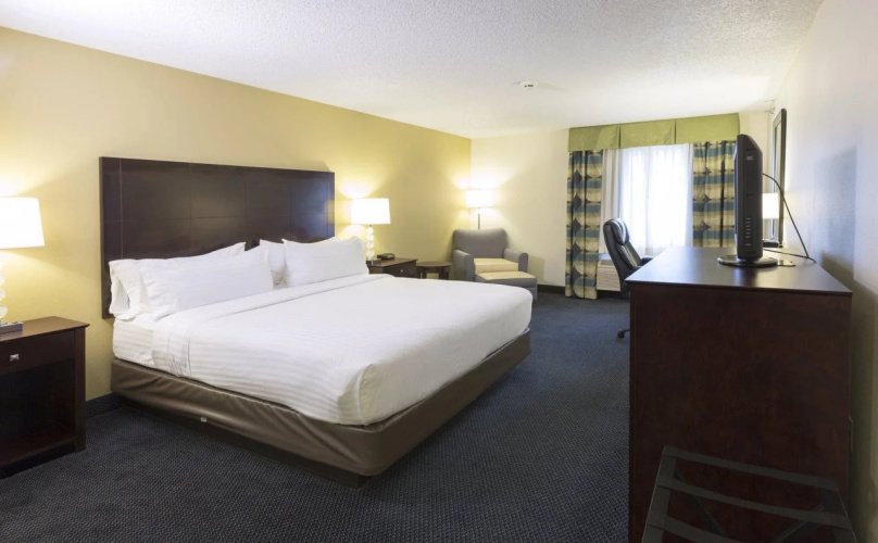 Holiday Inn Express & Suites St Joseph by IHG