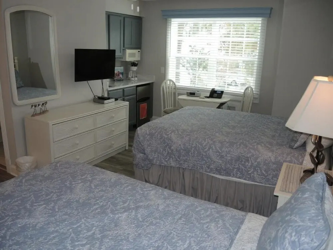 Studio Style Home 308l Features Golf and Shop by Redawning