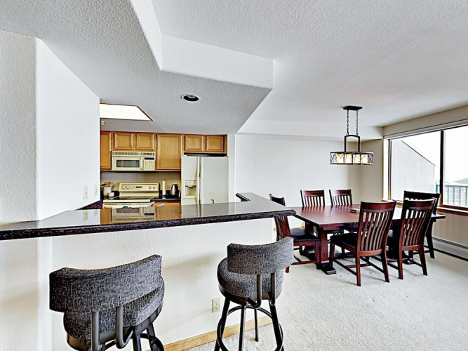 Lakepoint #708 - 3 Br Condo