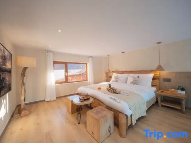Standard Triple Family Duplex room with lake view