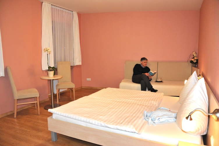 Standard Triple room