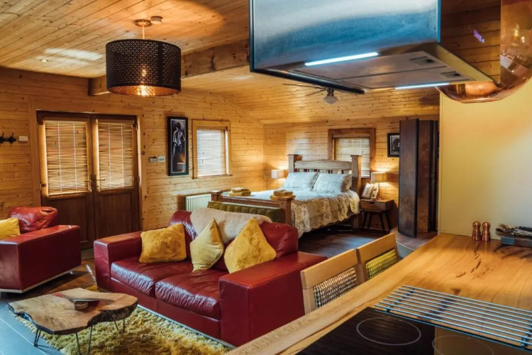 Donard Shadow Lodge