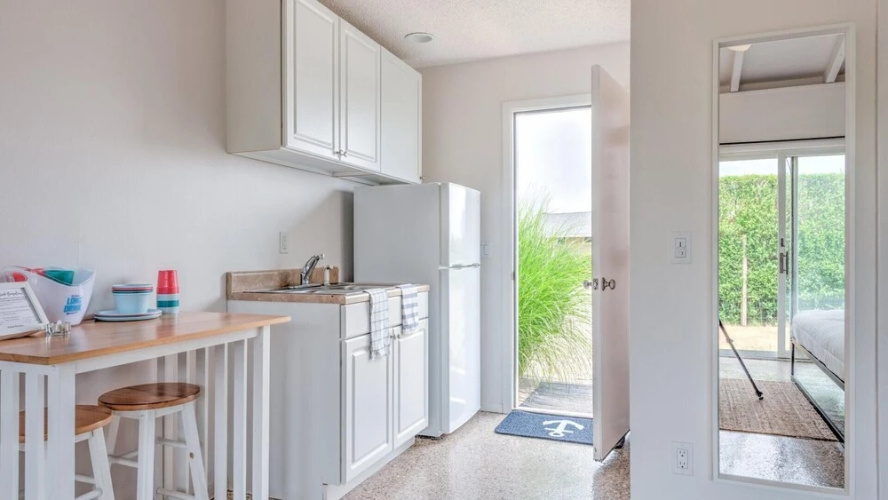 Unit 2 Dbl Queen - Bungalows at Common Ground