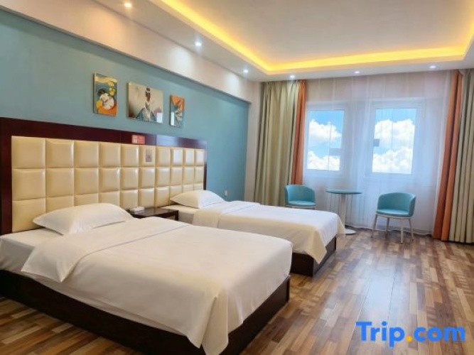 Standard Twin room with view