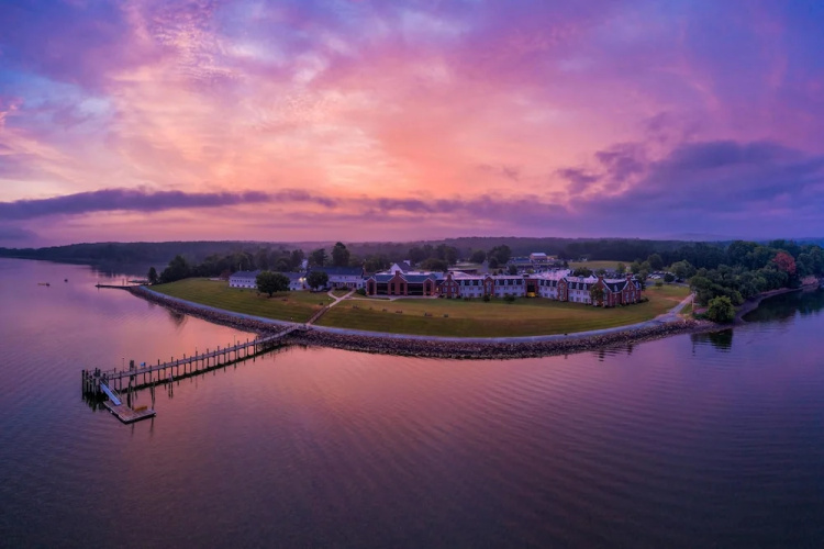Spectacular Top Floor Deluxe Suite With Beautiful View & More! - Havre de Grace, MD