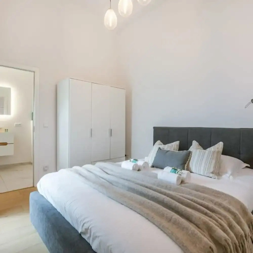 Spacious and Bright Apartment With Sunny Terrace