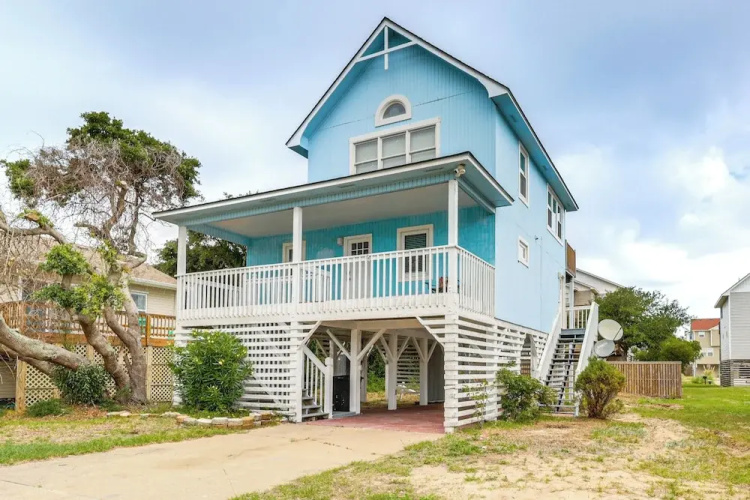 Steps to Beach: Centrally Located OBX Home!