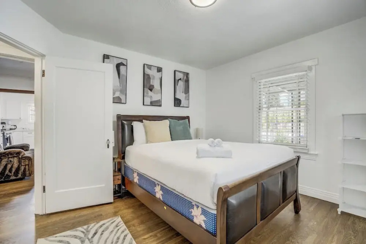 1318 E Pikes Peak