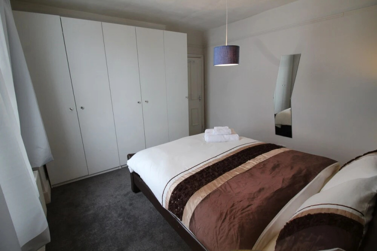 Kensington 3 Bed 2 Bath Apartment