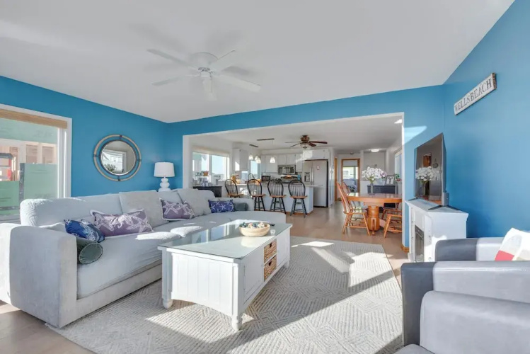 Wells Beach House w/ Ocean-view Deck