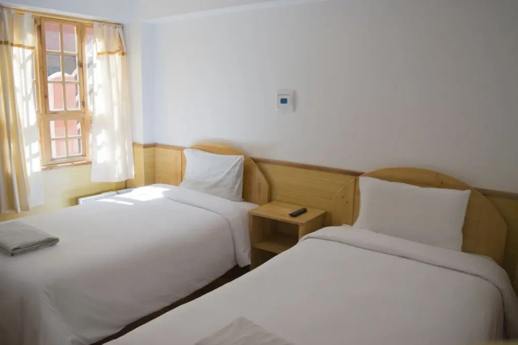 Standard Twin room with balcony