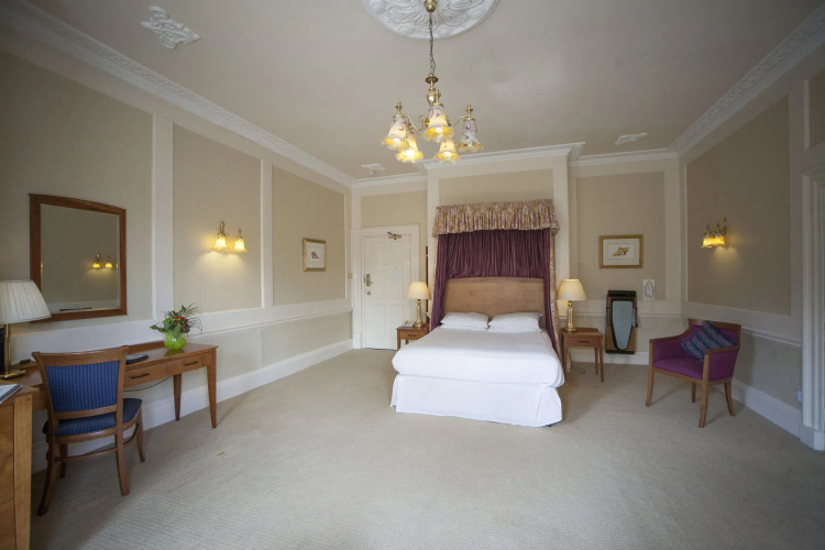 Arnos Manor Hotel