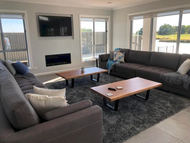 6 Bedrooms Apartment