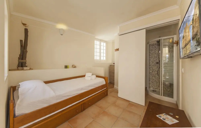 A34 - Oldtown Central Bedroom