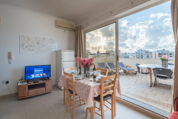 Blue Waters Penthouse Sliema