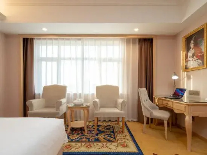 Vienna Classic Hotel (Jieyang Huilai Kuihe Avenue Longjiang)