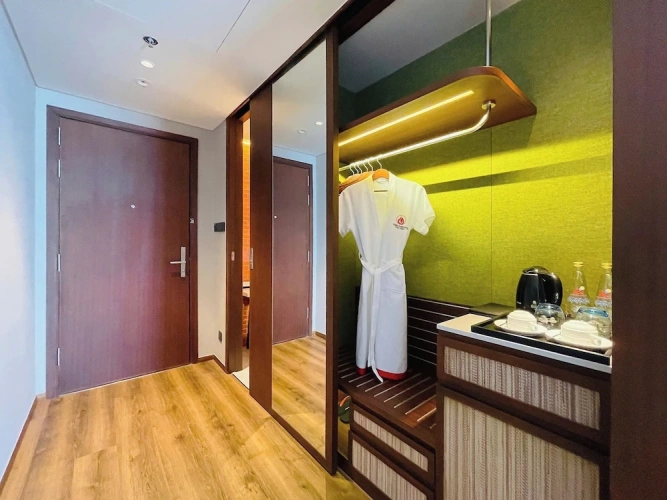 Deluxe Double room with city view