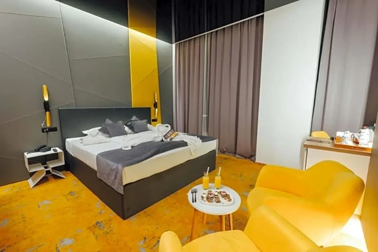 Deluxe Triple room with balcony and with view