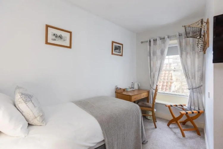 Classic Twin room with view