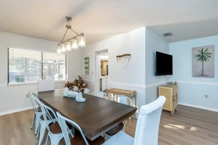 Fun Family-friendly Modern Beach Home With Pool