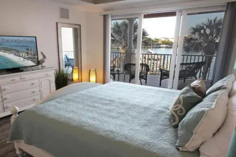 201 Harborview Grande