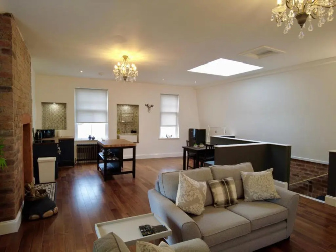 The Bards Loft, Large Studio Apartment