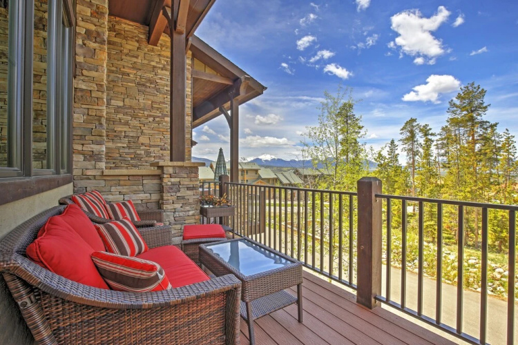 Lavish Fraser Townhome With Deck & Mountain Views!