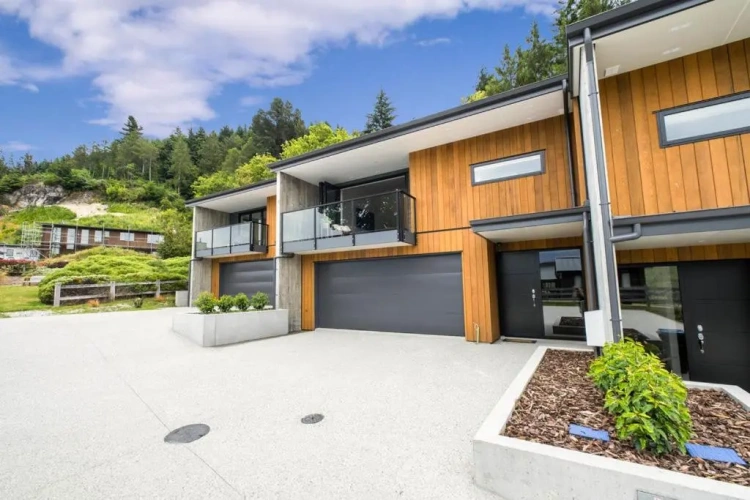 4 Bedrooms Cottage