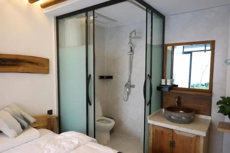 Deluxe Double room with balcony and with courtyard view