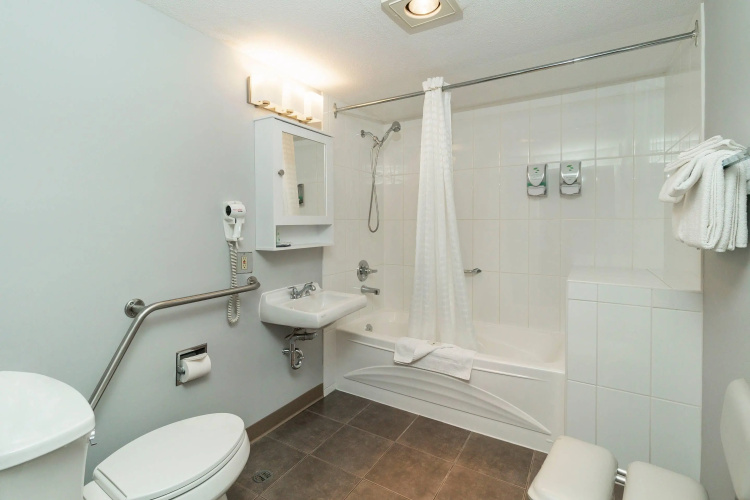 Quality Inn & Suites photo 12