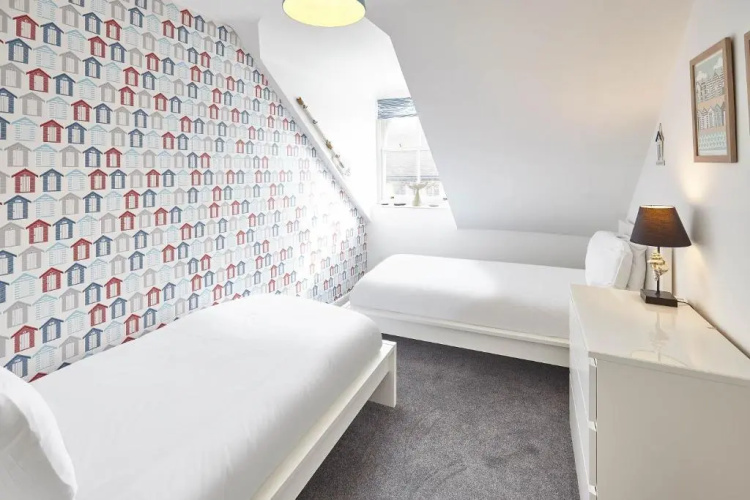 Host Stay The Whitby Pearl