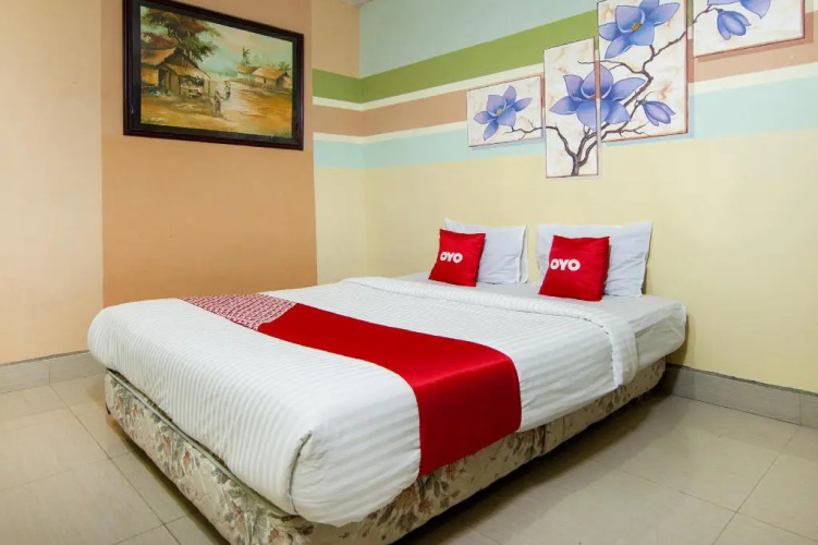 OYO 2208 Thyesza Hotel