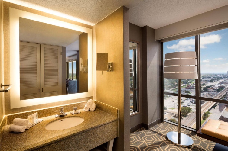 DoubleTree by Hilton Hotel Dallas - Campbell Centre photo 11