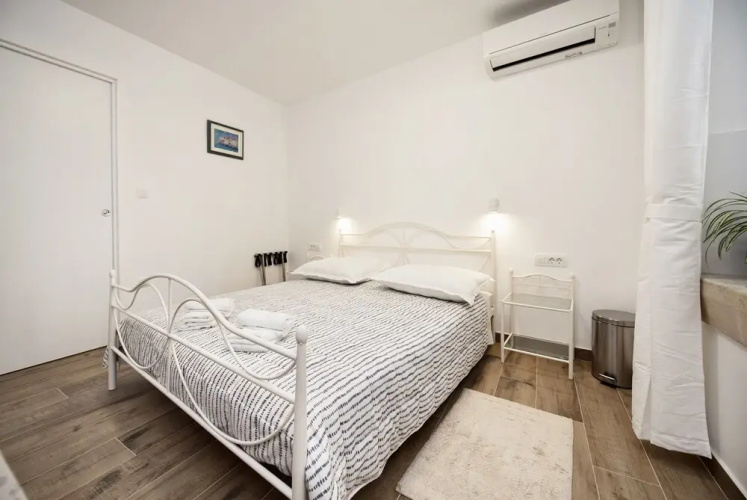 InMotion Luxury Rooms