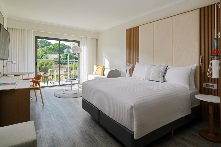 Superior Double room with balcony and with city view