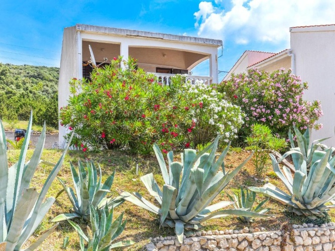 3 Bedrooms Apartment