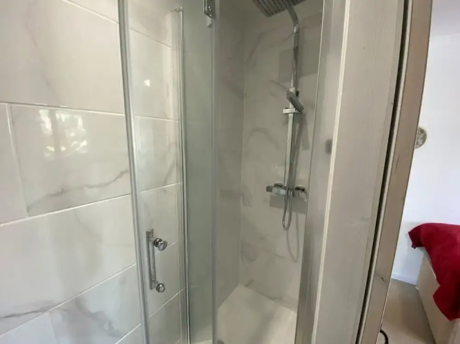 Host Stay Cotman Close