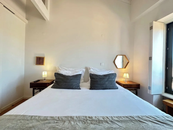 Oporto Invite - River View