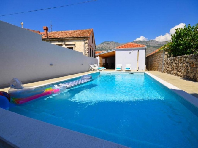 3 Bedrooms Villa