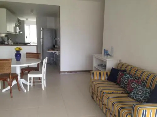 3 Suítes, praia e piscina