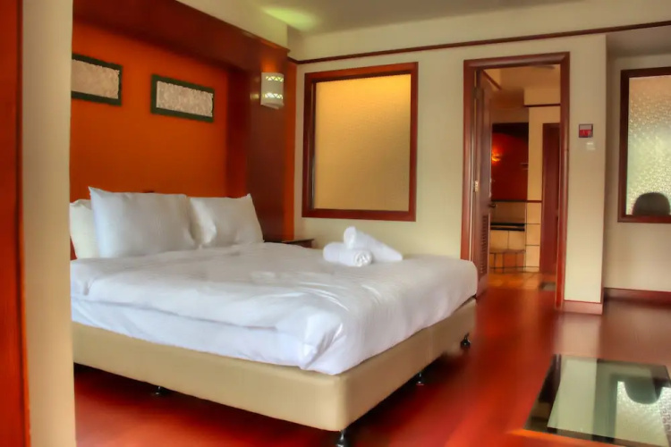 AlexaPD Private Water Chalets