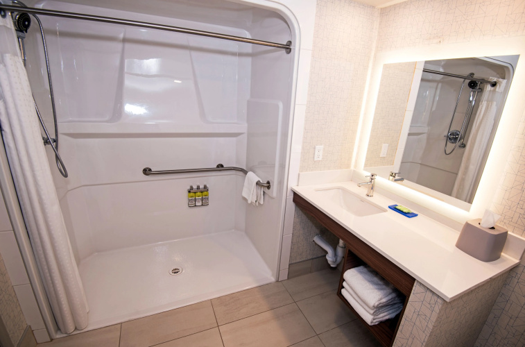Holiday Inn Express & Suites Hinton photo 11