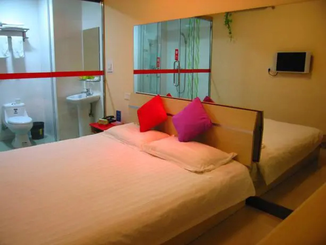 Stars 99 Motel Wujiaochang Branch