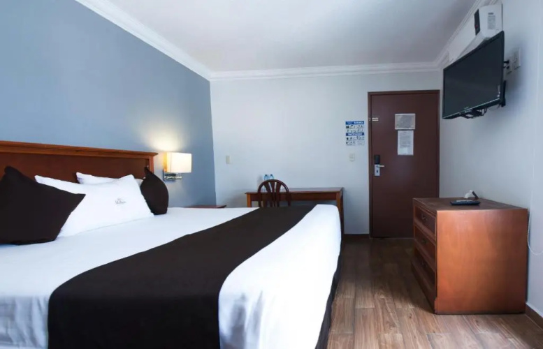 Del Marqués Hotel and Suites