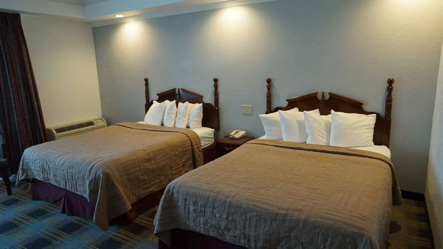 Riverview Inn & Suites