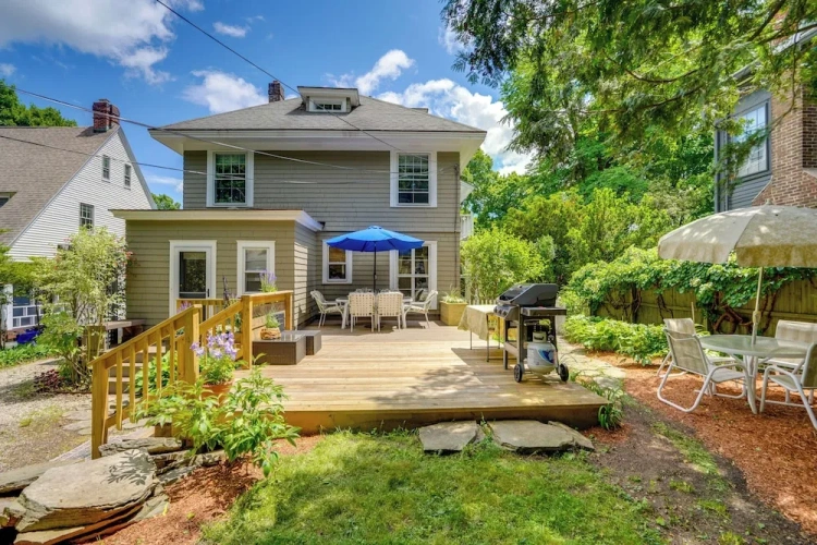 5 Bedrooms Cottage