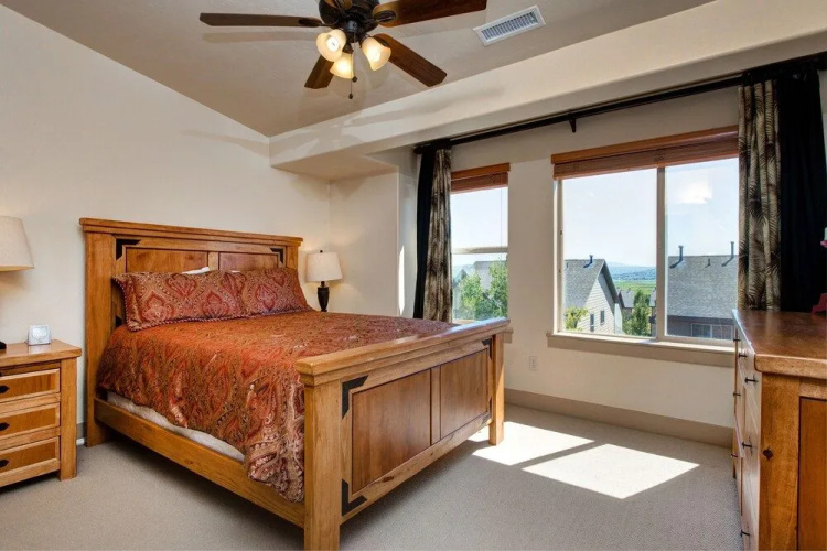 4BR 3.5BA Urban Alpine Home by RedAwning