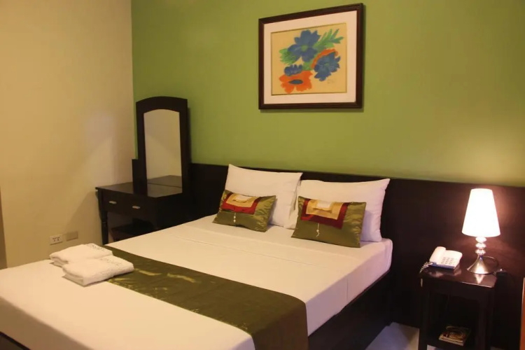 Skylight Hotel