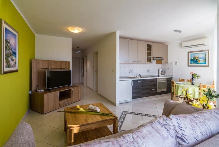 2 Bedrooms Comfort Apartment with sea view