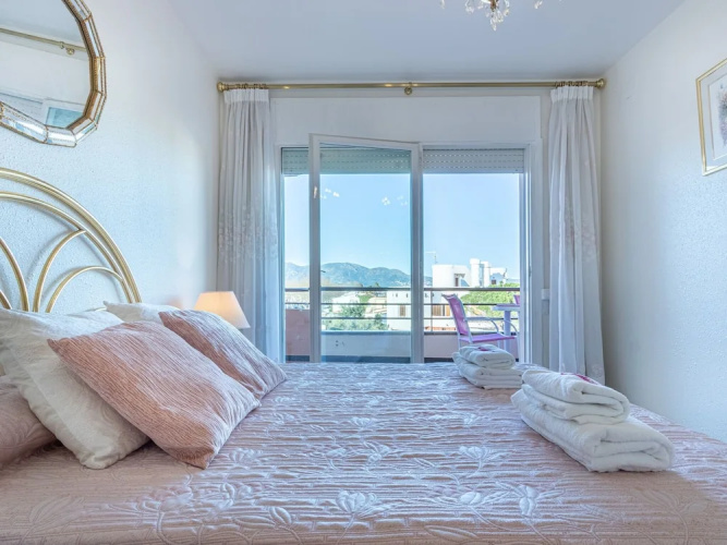 Waterfront Apartment With Large Terrace and Parking Space